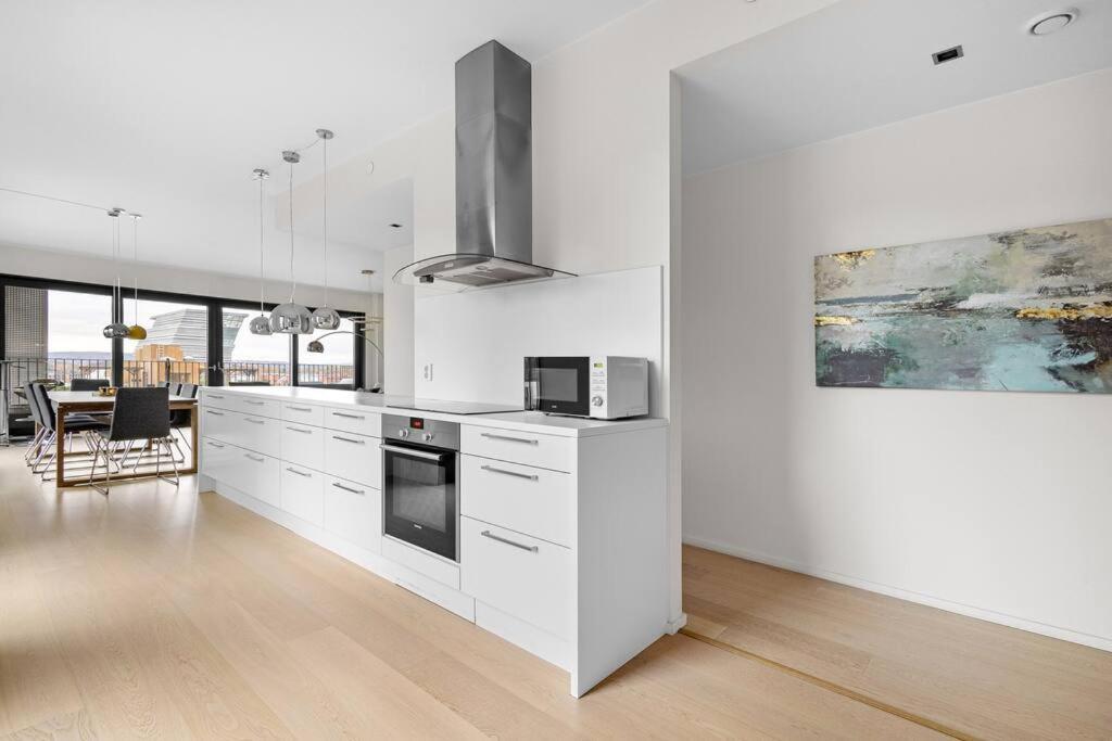 Modern 3Bed Room Sea View Apartment @ Oslo Barcode Extérieur photo